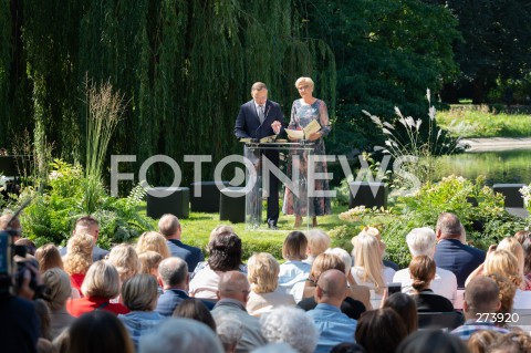  03.09.2022 WARSZAWA OGROD SASKI<br />
NARODOWE CZYTANIE BALLAD I ROMANSOW ADAMA MICKIEWICZA W WARSZAWIE Z UDZIALEM PARY PREZYDENCKIEJ<br />
N/Z PREZYDENT ANDRZEJ DUDA AGATA KORNHAUSER DUDA<br />
FOT. MARCIN BANASZKIEWICZ/FOTONEWS  