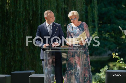  03.09.2022 WARSZAWA OGROD SASKI<br />
NARODOWE CZYTANIE BALLAD I ROMANSOW ADAMA MICKIEWICZA W WARSZAWIE Z UDZIALEM PARY PREZYDENCKIEJ<br />
N/Z PREZYDENT ANDRZEJ DUDA AGATA KORNHAUSER DUDA<br />
FOT. MARCIN BANASZKIEWICZ/FOTONEWS  