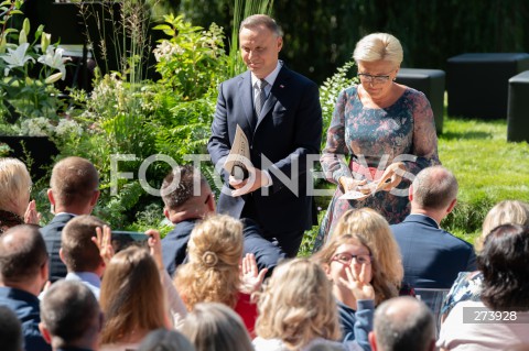  03.09.2022 WARSZAWA OGROD SASKI<br />
NARODOWE CZYTANIE BALLAD I ROMANSOW ADAMA MICKIEWICZA W WARSZAWIE Z UDZIALEM PARY PREZYDENCKIEJ<br />
N/Z PREZYDENT ANDRZEJ DUDA AGATA KORNHAUSER DUDA<br />
FOT. MARCIN BANASZKIEWICZ/FOTONEWS  