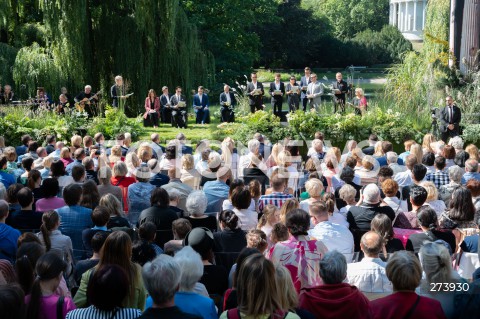  03.09.2022 WARSZAWA OGROD SASKI<br />
NARODOWE CZYTANIE BALLAD I ROMANSOW ADAMA MICKIEWICZA W WARSZAWIE Z UDZIALEM PARY PREZYDENCKIEJ<br />
N/Z NARODOWE CZYTANIE 2022<br />
FOT. MARCIN BANASZKIEWICZ/FOTONEWS  