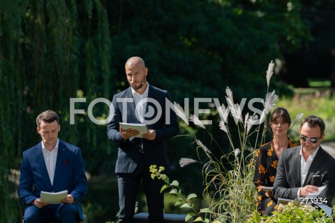  03.09.2022 WARSZAWA OGROD SASKI<br />
NARODOWE CZYTANIE BALLAD I ROMANSOW ADAMA MICKIEWICZA W WARSZAWIE Z UDZIALEM PARY PREZYDENCKIEJ<br />
N/Z KRZYSZTOF KWIATKOWSKI JOZEF PAWLOWSKI<br />
FOT. MARCIN BANASZKIEWICZ/FOTONEWS  