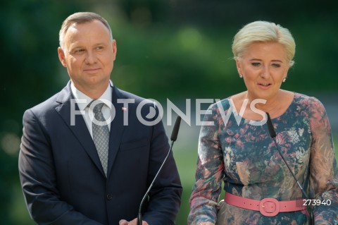  03.09.2022 WARSZAWA OGROD SASKI<br />
NARODOWE CZYTANIE BALLAD I ROMANSOW ADAMA MICKIEWICZA W WARSZAWIE Z UDZIALEM PARY PREZYDENCKIEJ<br />
N/Z PREZYDENT ANDRZEJ DUDA AGATA KORNHAUSER DUDA<br />
FOT. MARCIN BANASZKIEWICZ/FOTONEWS  