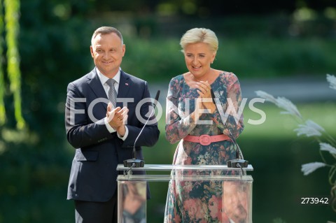  03.09.2022 WARSZAWA OGROD SASKI<br />
NARODOWE CZYTANIE BALLAD I ROMANSOW ADAMA MICKIEWICZA W WARSZAWIE Z UDZIALEM PARY PREZYDENCKIEJ<br />
N/Z PREZYDENT ANDRZEJ DUDA AGATA KORNHAUSER DUDA<br />
FOT. MARCIN BANASZKIEWICZ/FOTONEWS  