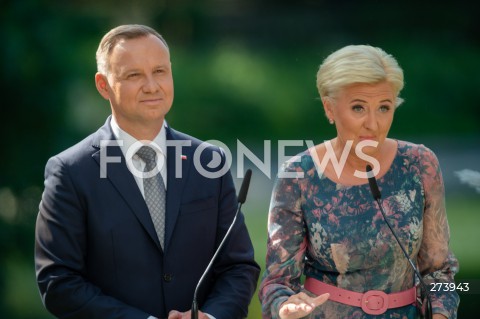  03.09.2022 WARSZAWA OGROD SASKI<br />
NARODOWE CZYTANIE BALLAD I ROMANSOW ADAMA MICKIEWICZA W WARSZAWIE Z UDZIALEM PARY PREZYDENCKIEJ<br />
N/Z PREZYDENT ANDRZEJ DUDA AGATA KORNHAUSER DUDA<br />
FOT. MARCIN BANASZKIEWICZ/FOTONEWS  