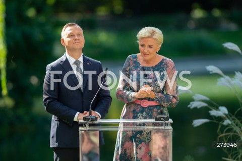  03.09.2022 WARSZAWA OGROD SASKI<br />
NARODOWE CZYTANIE BALLAD I ROMANSOW ADAMA MICKIEWICZA W WARSZAWIE Z UDZIALEM PARY PREZYDENCKIEJ<br />
N/Z PREZYDENT ANDRZEJ DUDA AGATA KORNHAUSER DUDA<br />
FOT. MARCIN BANASZKIEWICZ/FOTONEWS  