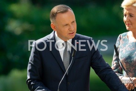  03.09.2022 WARSZAWA OGROD SASKI<br />
NARODOWE CZYTANIE BALLAD I ROMANSOW ADAMA MICKIEWICZA W WARSZAWIE Z UDZIALEM PARY PREZYDENCKIEJ<br />
N/Z PREZYDENT ANDRZEJ DUDA AGATA KORNHAUSER DUDA<br />
FOT. MARCIN BANASZKIEWICZ/FOTONEWS  