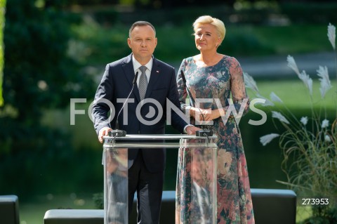  03.09.2022 WARSZAWA OGROD SASKI<br />
NARODOWE CZYTANIE BALLAD I ROMANSOW ADAMA MICKIEWICZA W WARSZAWIE Z UDZIALEM PARY PREZYDENCKIEJ<br />
N/Z PREZYDENT ANDRZEJ DUDA AGATA KORNHAUSER DUDA<br />
FOT. MARCIN BANASZKIEWICZ/FOTONEWS  