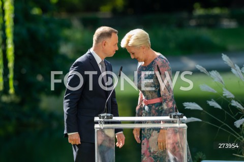  03.09.2022 WARSZAWA OGROD SASKI<br />
NARODOWE CZYTANIE BALLAD I ROMANSOW ADAMA MICKIEWICZA W WARSZAWIE Z UDZIALEM PARY PREZYDENCKIEJ<br />
N/Z PREZYDENT ANDRZEJ DUDA AGATA KORNHAUSER DUDA<br />
FOT. MARCIN BANASZKIEWICZ/FOTONEWS  