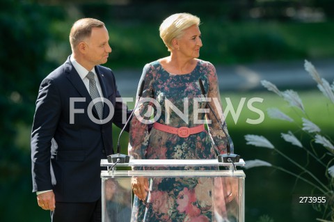  03.09.2022 WARSZAWA OGROD SASKI<br />
NARODOWE CZYTANIE BALLAD I ROMANSOW ADAMA MICKIEWICZA W WARSZAWIE Z UDZIALEM PARY PREZYDENCKIEJ<br />
N/Z PREZYDENT ANDRZEJ DUDA AGATA KORNHAUSER DUDA<br />
FOT. MARCIN BANASZKIEWICZ/FOTONEWS  