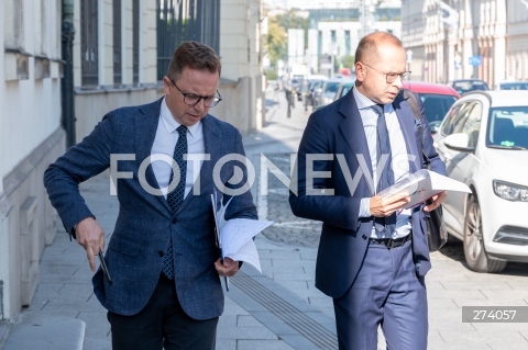  13.09.2022 WARSZAWA<br />
KONFERENCJA PRASOWA POSLOW KO PRZED MINISTERSTWEM ZDROWIA<br />
N/Z DARIUSZ JONSKI MICHAL SZCZERBA<br />
FOT. MARCIN BANASZKIEWICZ/FOTONEWS  