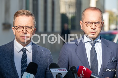  13.09.2022 WARSZAWA<br />
KONFERENCJA PRASOWA POSLOW KO PRZED MINISTERSTWEM ZDROWIA<br />
N/Z DARIUSZ JONSKI MICHAL SZCZERBA<br />
FOT. MARCIN BANASZKIEWICZ/FOTONEWS  