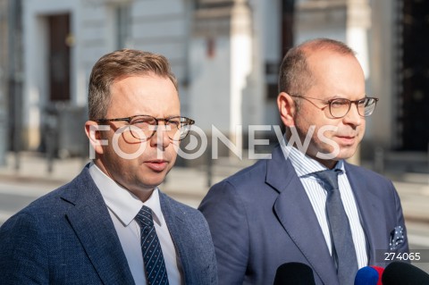  13.09.2022 WARSZAWA<br />
KONFERENCJA PRASOWA POSLOW KO PRZED MINISTERSTWEM ZDROWIA<br />
N/Z DARIUSZ JONSKI MICHAL SZCZERBA<br />
FOT. MARCIN BANASZKIEWICZ/FOTONEWS  