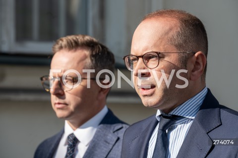  13.09.2022 WARSZAWA<br />
KONFERENCJA PRASOWA POSLOW KO PRZED MINISTERSTWEM ZDROWIA<br />
N/Z DARIUSZ JONSKI MICHAL SZCZERBA<br />
FOT. MARCIN BANASZKIEWICZ/FOTONEWS  