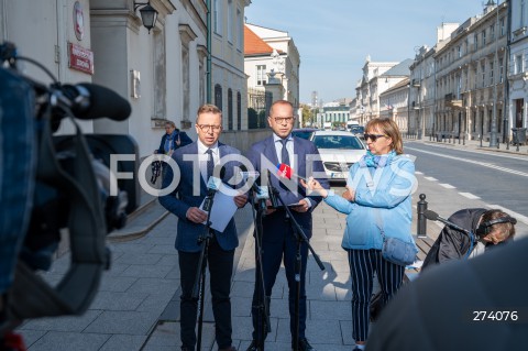  13.09.2022 WARSZAWA<br />
KONFERENCJA PRASOWA POSLOW KO PRZED MINISTERSTWEM ZDROWIA<br />
N/Z DARIUSZ JONSKI MICHAL SZCZERBA<br />
FOT. MARCIN BANASZKIEWICZ/FOTONEWS  