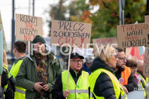  01.10.2022 WARSZAWA<br />
PROTEST PRZECIWKO BUDOWIE CENTRALNEGO PORTU KOMUNIKACYJNEGO<br />
N/Z UCZESTNICY PROTESTU<br />
FOT. MARCIN BANASZKIEWICZ/FOTONEWS  