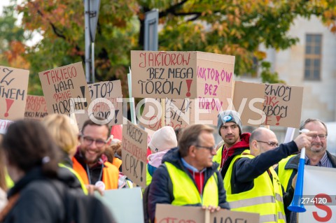  01.10.2022 WARSZAWA<br />
PROTEST PRZECIWKO BUDOWIE CENTRALNEGO PORTU KOMUNIKACYJNEGO<br />
N/Z UCZESTNICY PROTESTU<br />
FOT. MARCIN BANASZKIEWICZ/FOTONEWS  