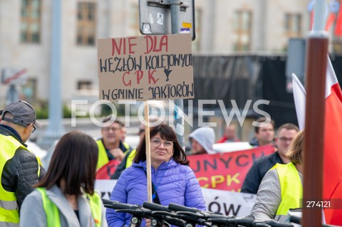  01.10.2022 WARSZAWA<br />
PROTEST PRZECIWKO BUDOWIE CENTRALNEGO PORTU KOMUNIKACYJNEGO<br />
N/Z UCZESTNICY PROTESTU<br />
FOT. MARCIN BANASZKIEWICZ/FOTONEWS  