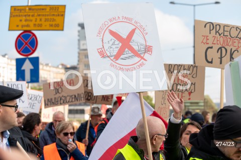  01.10.2022 WARSZAWA<br />
PROTEST PRZECIWKO BUDOWIE CENTRALNEGO PORTU KOMUNIKACYJNEGO<br />
N/Z UCZESTNICY PROTESTU<br />
FOT. MARCIN BANASZKIEWICZ/FOTONEWS  