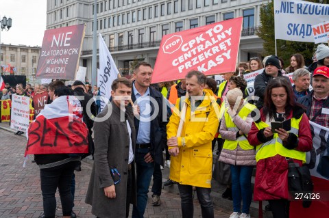  01.10.2022 WARSZAWA<br />
PROTEST PRZECIWKO BUDOWIE CENTRALNEGO PORTU KOMUNIKACYJNEGO<br />
N/Z UCZESTNICY PROTESTU<br />
FOT. MARCIN BANASZKIEWICZ/FOTONEWS  