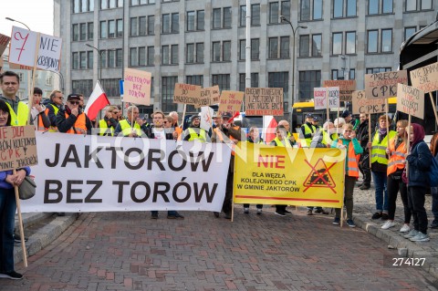  01.10.2022 WARSZAWA<br />
PROTEST PRZECIWKO BUDOWIE CENTRALNEGO PORTU KOMUNIKACYJNEGO<br />
N/Z UCZESTNICY PROTESTU<br />
FOT. MARCIN BANASZKIEWICZ/FOTONEWS  