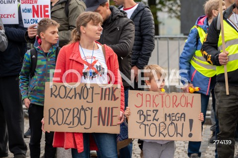  01.10.2022 WARSZAWA<br />
PROTEST PRZECIWKO BUDOWIE CENTRALNEGO PORTU KOMUNIKACYJNEGO<br />
N/Z UCZESTNICY PROTESTU<br />
FOT. MARCIN BANASZKIEWICZ/FOTONEWS  