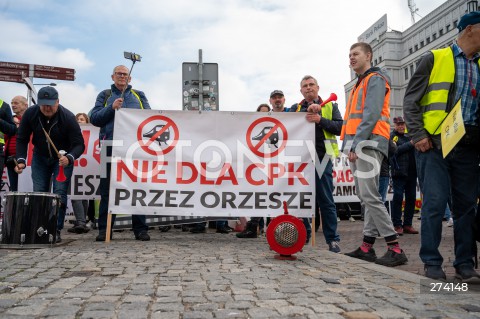  01.10.2022 WARSZAWA<br />
PROTEST PRZECIWKO BUDOWIE CENTRALNEGO PORTU KOMUNIKACYJNEGO<br />
N/Z UCZESTNICY PROTESTU<br />
FOT. MARCIN BANASZKIEWICZ/FOTONEWS  