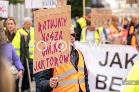  01.10.2022 WARSZAWA<br />
PROTEST PRZECIWKO BUDOWIE CENTRALNEGO PORTU KOMUNIKACYJNEGO<br />
N/Z UCZESTNICY PROTESTU<br />
FOT. MARCIN BANASZKIEWICZ/FOTONEWS  