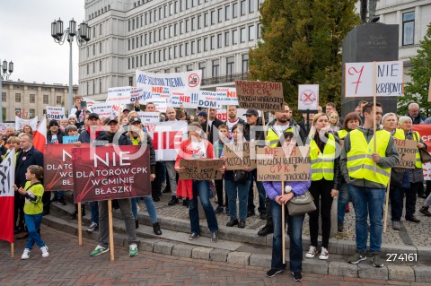  01.10.2022 WARSZAWA<br />
PROTEST PRZECIWKO BUDOWIE CENTRALNEGO PORTU KOMUNIKACYJNEGO<br />
N/Z UCZESTNICY PROTESTU<br />
FOT. MARCIN BANASZKIEWICZ/FOTONEWS  