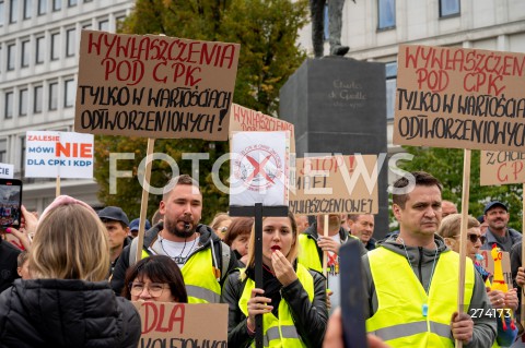  01.10.2022 WARSZAWA<br />
PROTEST PRZECIWKO BUDOWIE CENTRALNEGO PORTU KOMUNIKACYJNEGO<br />
N/Z UCZESTNICY PROTESTU<br />
FOT. MARCIN BANASZKIEWICZ/FOTONEWS  