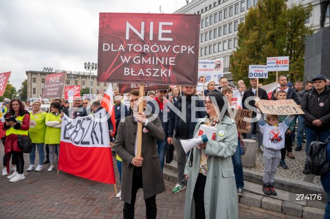  01.10.2022 WARSZAWA<br />
PROTEST PRZECIWKO BUDOWIE CENTRALNEGO PORTU KOMUNIKACYJNEGO<br />
N/Z MICHAL KOLODZIEJCZAK KARINA KOZLOWSKA<br />
FOT. MARCIN BANASZKIEWICZ/FOTONEWS  