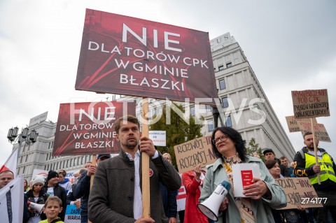  01.10.2022 WARSZAWA<br />
PROTEST PRZECIWKO BUDOWIE CENTRALNEGO PORTU KOMUNIKACYJNEGO<br />
N/Z MICHAL KOLODZIEJCZAK KARINA KOZLOWSKA<br />
FOT. MARCIN BANASZKIEWICZ/FOTONEWS  