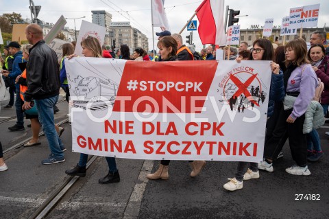  01.10.2022 WARSZAWA<br />
PROTEST PRZECIWKO BUDOWIE CENTRALNEGO PORTU KOMUNIKACYJNEGO<br />
N/Z UCZESTNICY PROTESTU<br />
FOT. MARCIN BANASZKIEWICZ/FOTONEWS  