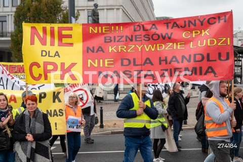  01.10.2022 WARSZAWA<br />
PROTEST PRZECIWKO BUDOWIE CENTRALNEGO PORTU KOMUNIKACYJNEGO<br />
N/Z UCZESTNICY PROTESTU<br />
FOT. MARCIN BANASZKIEWICZ/FOTONEWS  