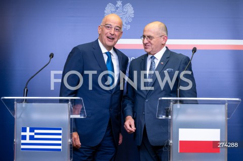  05.10.2022 WARSZAWA<br />
KONFERENCJA PRASOWA MINISTROW SPRAW ZAGRANICZNYCH POLSKI I GRECJI<br />
<br />
PRESS CONFERENCE OF THE FOREIGN MINISTERS OF POLAND AND GREECE<br />
<br />
N/Z NIKOS DENDIAS ZBIGNIEW RAU<br />
FOT. MARCIN BANASZKIEWICZ/FOTONEWS  