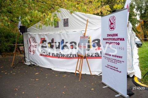  07.10.2022 WARSZAWA<br />
MIASTECZKO EDUKACYJNE<br />
PROTEST ZWIAZKU NAUCZYCIELSTWA POLSKIEGO<br />
N/Z MIASTECZKO EDUKACYJNE ZNP<br />
FOT. MARCIN BANASZKIEWICZ/FOTONEWS  