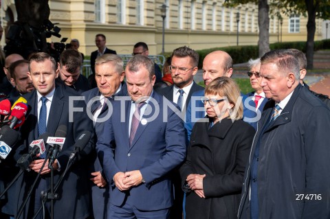  11.10.2022 WARSZAWA KPRM<br />
SPOTKANIE PREMIERA MATEUSZA MORAWIECKIEGO Z SAMORZADOWCAMI<br />
N/Z KRZYSZTOF KOSINSKI ARKADIUSZ CHECINSKI ELZBIETA RADWAN KONRAD FIJOLEK MARCIN KRUPA<br />
FOT. MARCIN BANASZKIEWICZ/FOTONEWS 