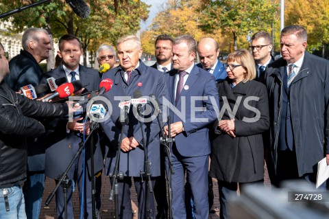  11.10.2022 WARSZAWA KPRM<br />
SPOTKANIE PREMIERA MATEUSZA MORAWIECKIEGO Z SAMORZADOWCAMI<br />
N/Z KRZYSZTOF KOSINSKI ARKADIUSZ CHECINSKI ELZBIETA RADWAN KONRAD FIJOLEK MARCIN KRUPA<br />
FOT. MARCIN BANASZKIEWICZ/FOTONEWS 