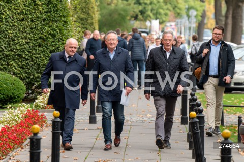  11.10.2022 WARSZAWA<br />
KONTROLA POSELSKA POSLOW KOALICJI OBYWATELSKIEJ W MINISTERSTWIE SPRAW ZAGRANICZNYCH<br />
N/Z PAWEL KOWAL BARTLOMIEJ SIENKIEWICZ DARIUSZ ROSATI<br />
FOT. MARCIN BANASZKIEWICZ/FOTONEWS 