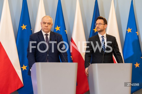  11.10.2022 WARSZAWA KPRM<br />
KONFERENCJA PRASOWA PREZESA RADY MINISTRÓW MATEUSZA MORAWIECKIEGO<br />
N/Z JACEK SASIN WALDEMAR BUDA<br />
FOT. MARCIN BANASZKIEWICZ/FOTONEWS 