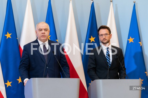  11.10.2022 WARSZAWA KPRM<br />
KONFERENCJA PRASOWA PREZESA RADY MINISTROW MATEUSZA MORAWIECKIEGO<br />
N/Z JACEK SASIN WALDEMAR BUDA<br />
FOT. MARCIN BANASZKIEWICZ/FOTONEWS 