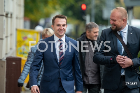  22.10.2022 WARSZAWA<br />
KONWENCJA PARTII INICJATYWA POLSKA<br />
OPIEKUNCZA POLSKA<br />
N/Z ADAM SZLAPKA<br />
FOT. MARCIN BANASZKIEWICZ/FOTONEWS 