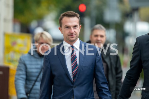  22.10.2022 WARSZAWA<br />
KONWENCJA PARTII INICJATYWA POLSKA<br />
OPIEKUNCZA POLSKA<br />
N/Z ADAM SZLAPKA<br />
FOT. MARCIN BANASZKIEWICZ/FOTONEWS 