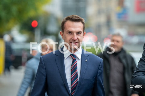  22.10.2022 WARSZAWA<br />
KONWENCJA PARTII INICJATYWA POLSKA<br />
OPIEKUNCZA POLSKA<br />
N/Z ADAM SZLAPKA<br />
FOT. MARCIN BANASZKIEWICZ/FOTONEWS 