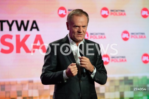  22.10.2022 WARSZAWA<br />
KONWENCJA PARTII INICJATYWA POLSKA<br />
OPIEKUNCZA POLSKA<br />
N/Z DONALD TUSK<br />
FOT. MARCIN BANASZKIEWICZ/FOTONEWS 