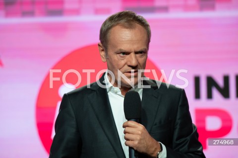  22.10.2022 WARSZAWA<br />
KONWENCJA PARTII INICJATYWA POLSKA<br />
OPIEKUNCZA POLSKA<br />
N/Z DONALD TUSK<br />
FOT. MARCIN BANASZKIEWICZ/FOTONEWS 