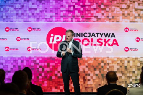  22.10.2022 WARSZAWA<br />
KONWENCJA PARTII INICJATYWA POLSKA<br />
OPIEKUNCZA POLSKA<br />
N/Z DONALD TUSK<br />
FOT. MARCIN BANASZKIEWICZ/FOTONEWS 