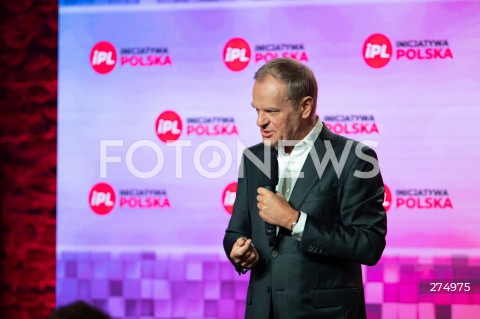  22.10.2022 WARSZAWA<br />
KONWENCJA PARTII INICJATYWA POLSKA<br />
OPIEKUNCZA POLSKA<br />
N/Z DONALD TUSK<br />
FOT. MARCIN BANASZKIEWICZ/FOTONEWS 