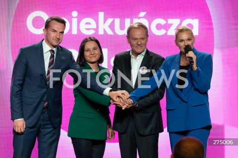  22.10.2022 WARSZAWA<br />
KONWENCJA PARTII INICJATYWA POLSKA<br />
OPIEKUNCZA POLSKA<br />
N/Z ADAM SZLAPKA URSZULA ZIELINSKA DONALD TUSK BARBARA NOWACKA<br />
FOT. MARCIN BANASZKIEWICZ/FOTONEWS 