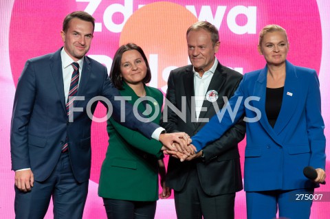  22.10.2022 WARSZAWA<br />
KONWENCJA PARTII INICJATYWA POLSKA<br />
OPIEKUNCZA POLSKA<br />
N/Z ADAM SZLAPKA URSZULA ZIELINSKA DONALD TUSK BARBARA NOWACKA<br />
FOT. MARCIN BANASZKIEWICZ/FOTONEWS 