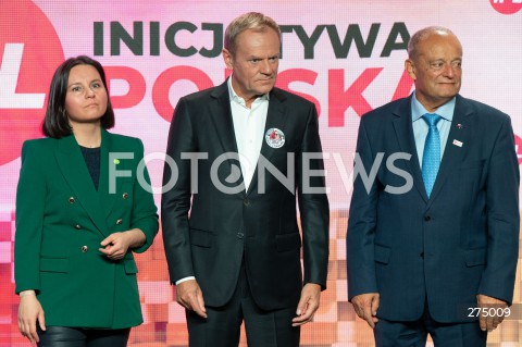  22.10.2022 WARSZAWA<br />
KONWENCJA PARTII INICJATYWA POLSKA<br />
OPIEKUNCZA POLSKA<br />
N/Z URSZULA ZIELINSKA DONALD TUSK RIAD HAIDAR<br />
FOT. MARCIN BANASZKIEWICZ/FOTONEWS 